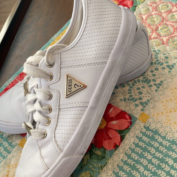 Women’s Guess Sneakers size 7.5 - Picture 5 of 8